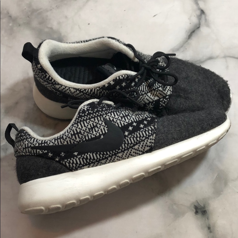 Women’s Nike Fleece Roshe